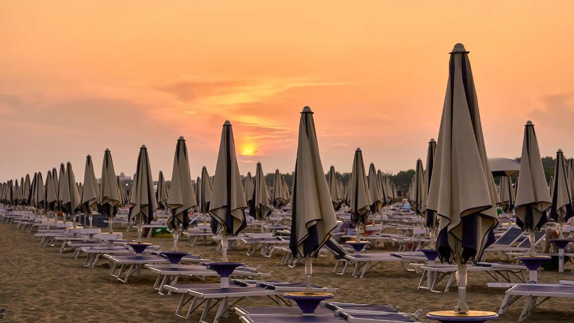 Tranquil Stay Steps From Shore In Bibione Apartment